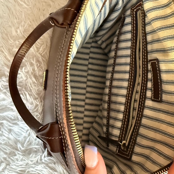 Dooney & Bourke Satchel Bag in Brown w/ Long Strap & Matching Wallet - Picture 4 of 12